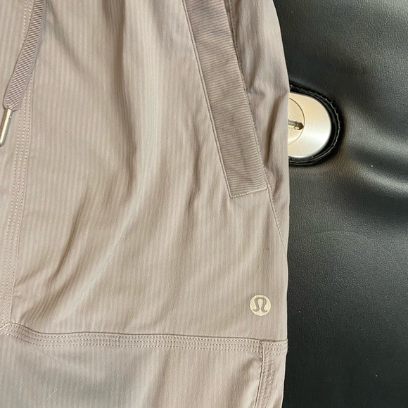 Lululemon Studio Pants III, Lined, Regular, size 4 - Picture 6 of 7